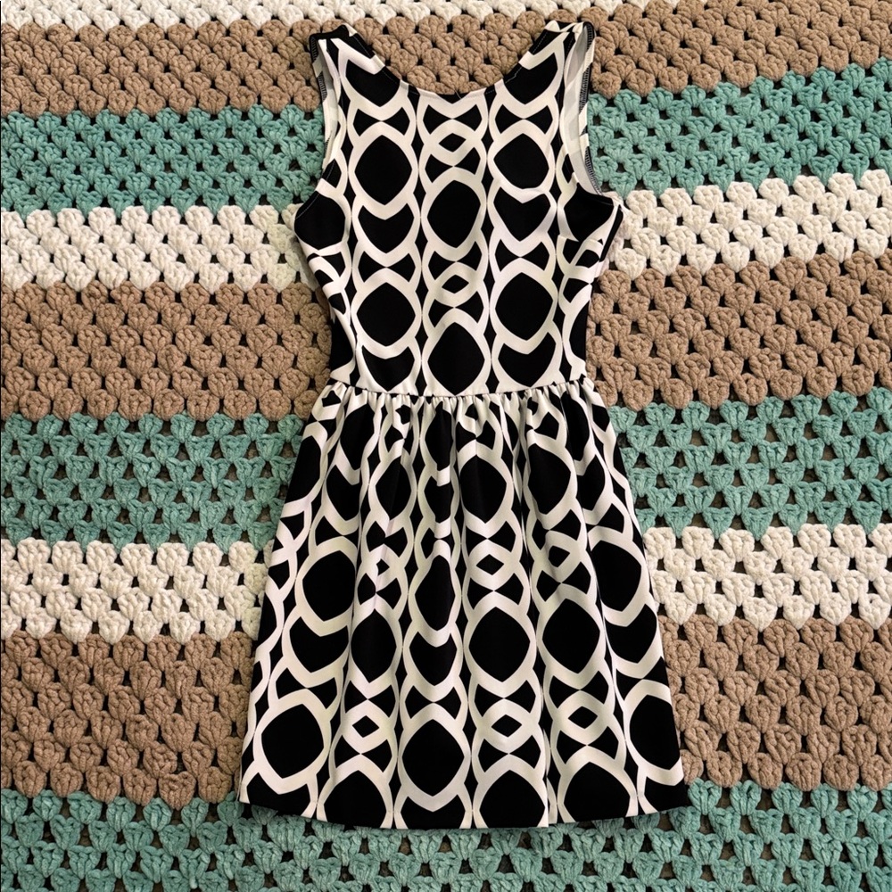 Black White Patterned Sleeveless  A-Line Dress Womans sz Small NEW